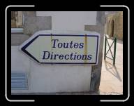 12-014_15j * Fr Touristen immer wieder hilfreich: Das Schild, das berallhin fhrt..., Roscoff, Finisterre * 2048 x 1536 * (1.35MB)